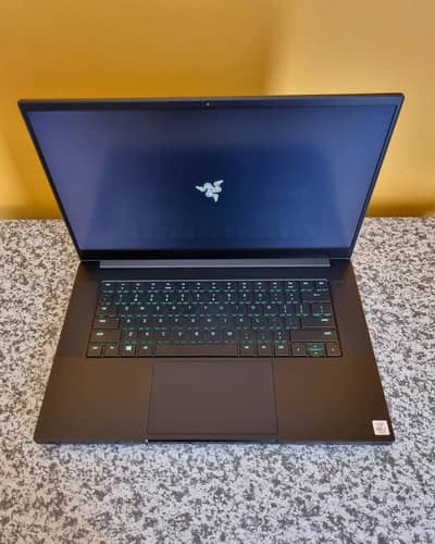 RAZOR BLADE 15 (I7 9TH) GEN (RTX 2060 NVEDIA 6gb) Gaming