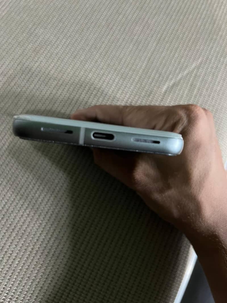 Google Pixel 8 4