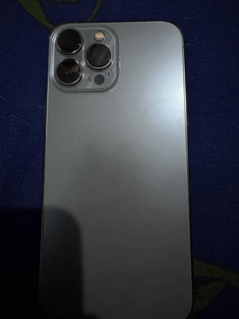 iPhone 13 Pro Max 1