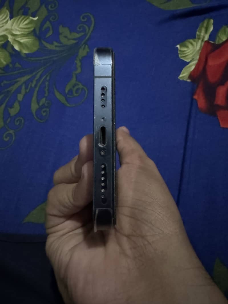 iPhone 13 Pro Max 4