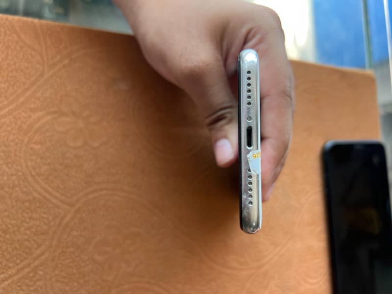 Apple iPhone X 3