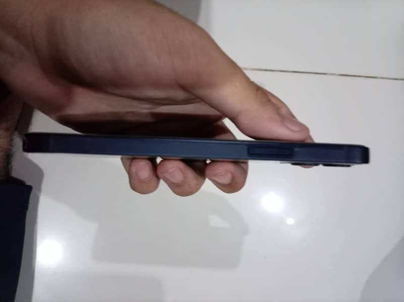 Apple iPhone 12 1