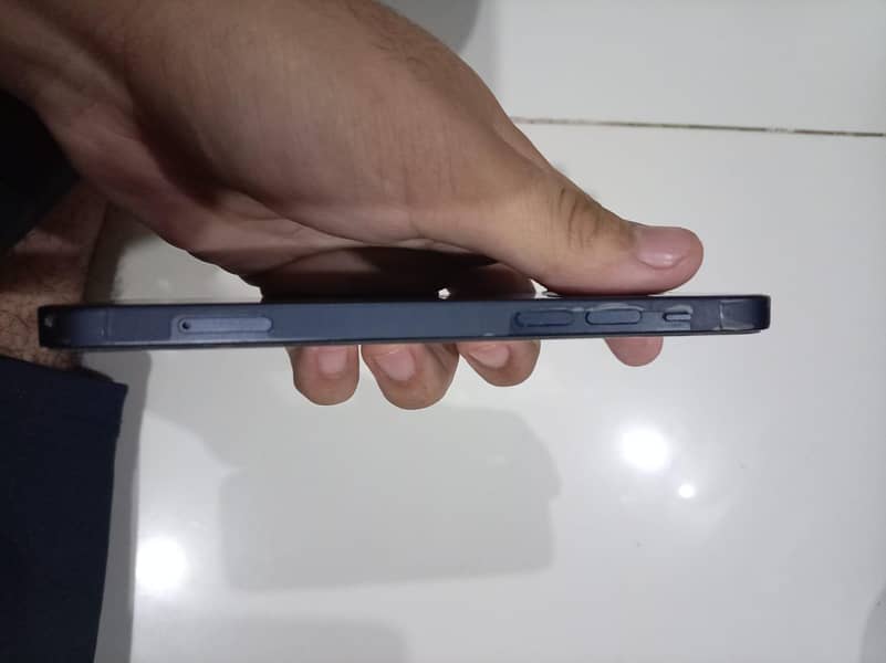 Apple iPhone 12 3