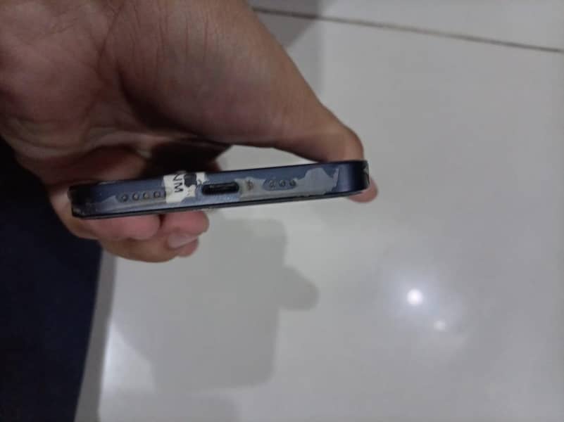Apple iPhone 12 4