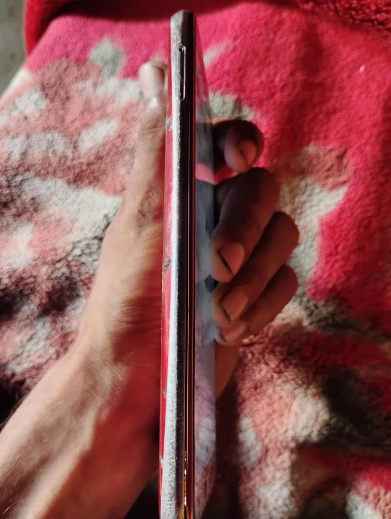 Sharp Aquos R2 4