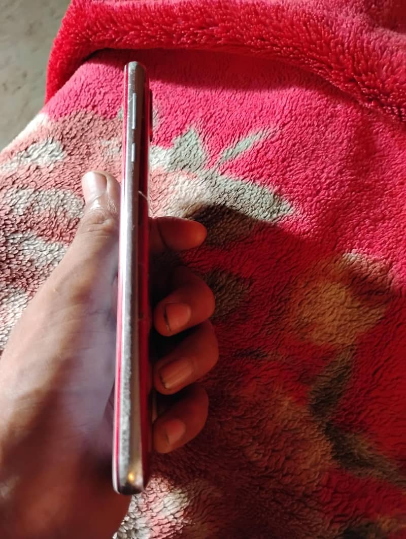 Sharp Aquos R2 5
