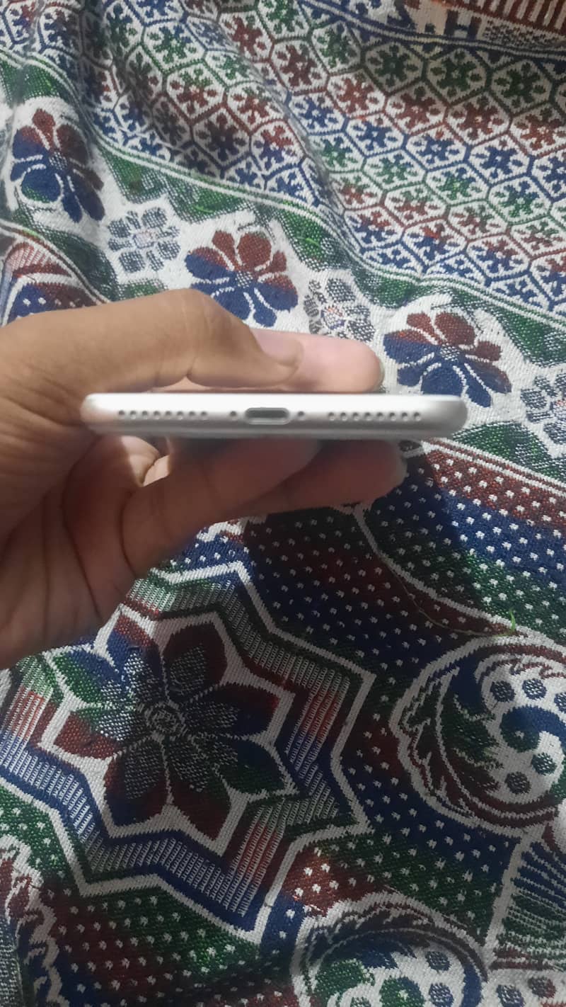 Apple iPhone 7 Plus 4