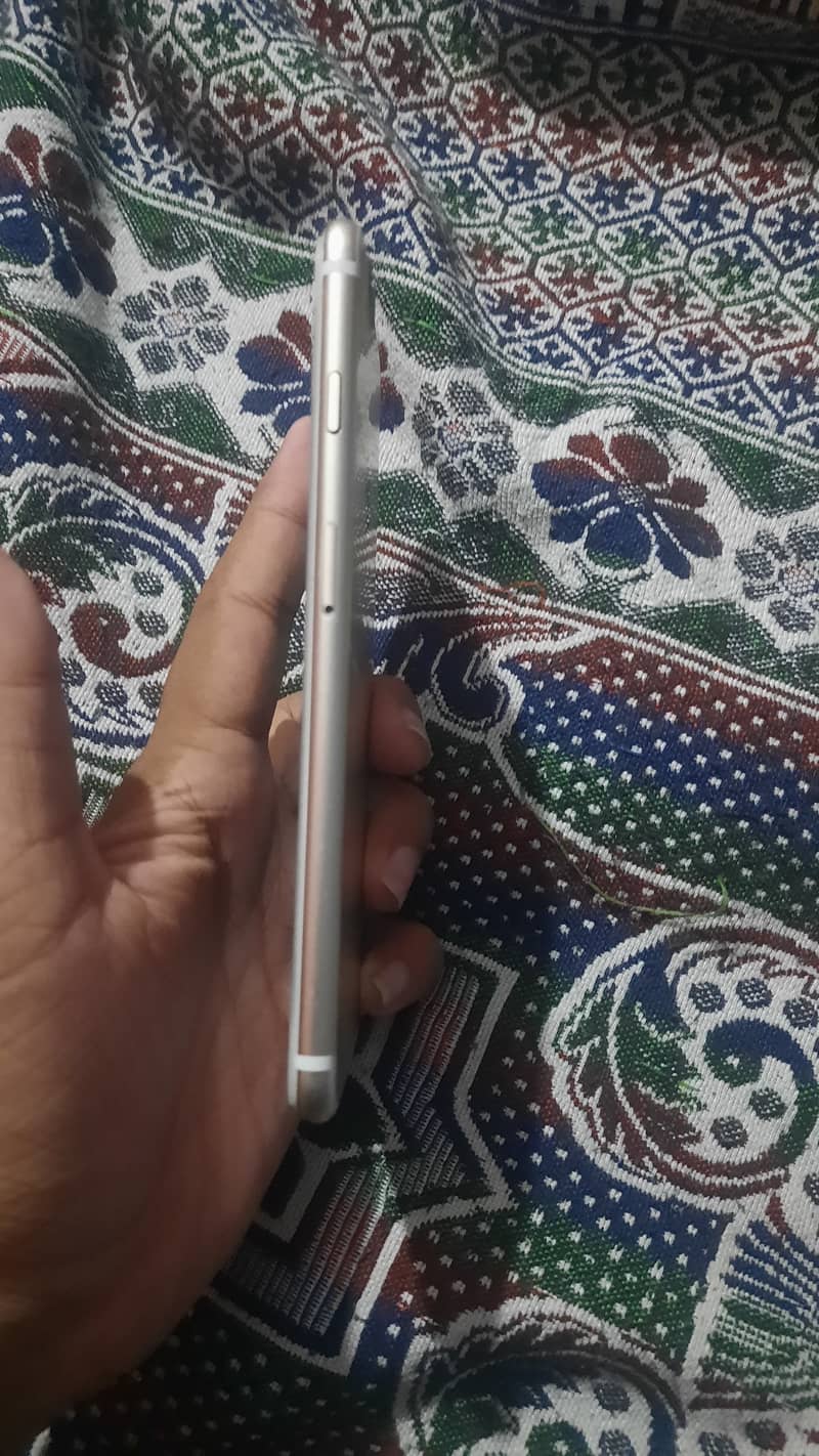 Apple iPhone 7 Plus 6