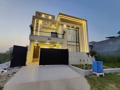 1800 Square Feet House For Sale In B-17