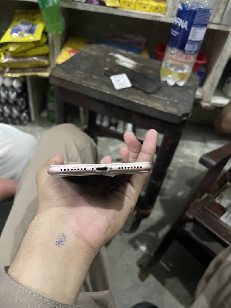Apple iPhone 7 Plus 0