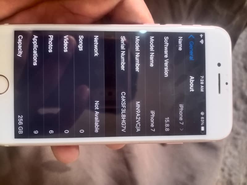 Apple iPhone 7 1