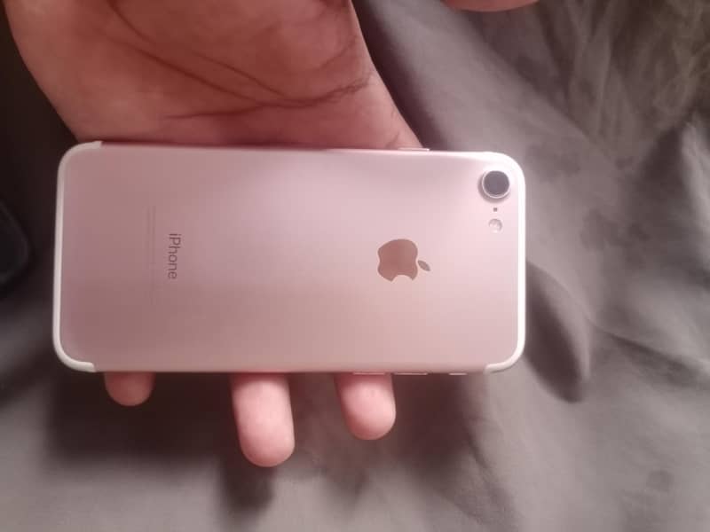 Apple iPhone 7 2