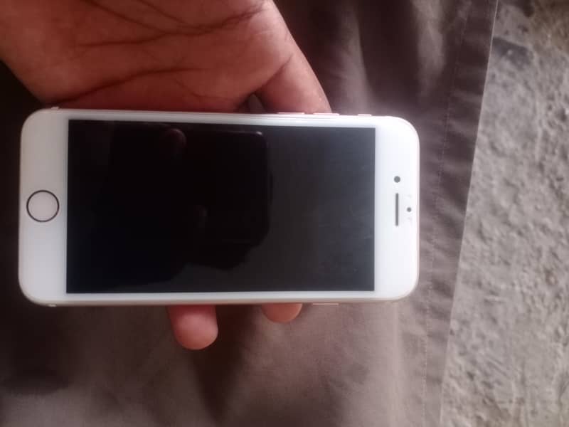 Apple iPhone 7 3