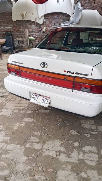 Toyota Corolla XE 2000