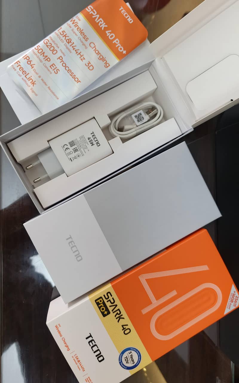 Tecno Spark 40 pro plus 4