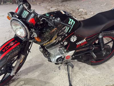 Yahama YBR 125G .
