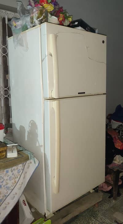working me hy do refrigerator hy ek sale kraha ho