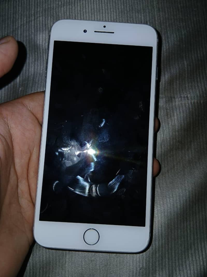 Apple iPhone 8 Plus 1
