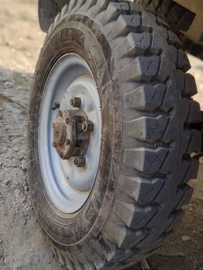 loader rickshaw tyre