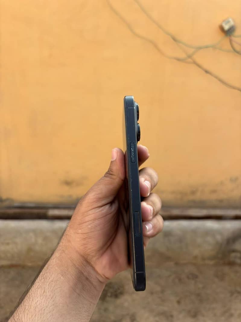Apple iPhone 16 Pro Max 1