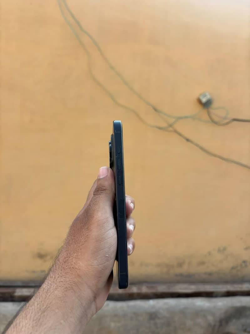 Apple iPhone 16 Pro Max 3