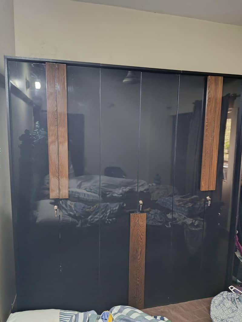 6 door cupboard 0