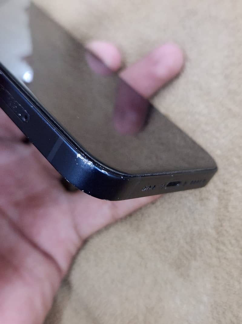 Apple iPhone 12 4