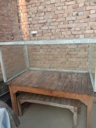 counter and table and 2 stool