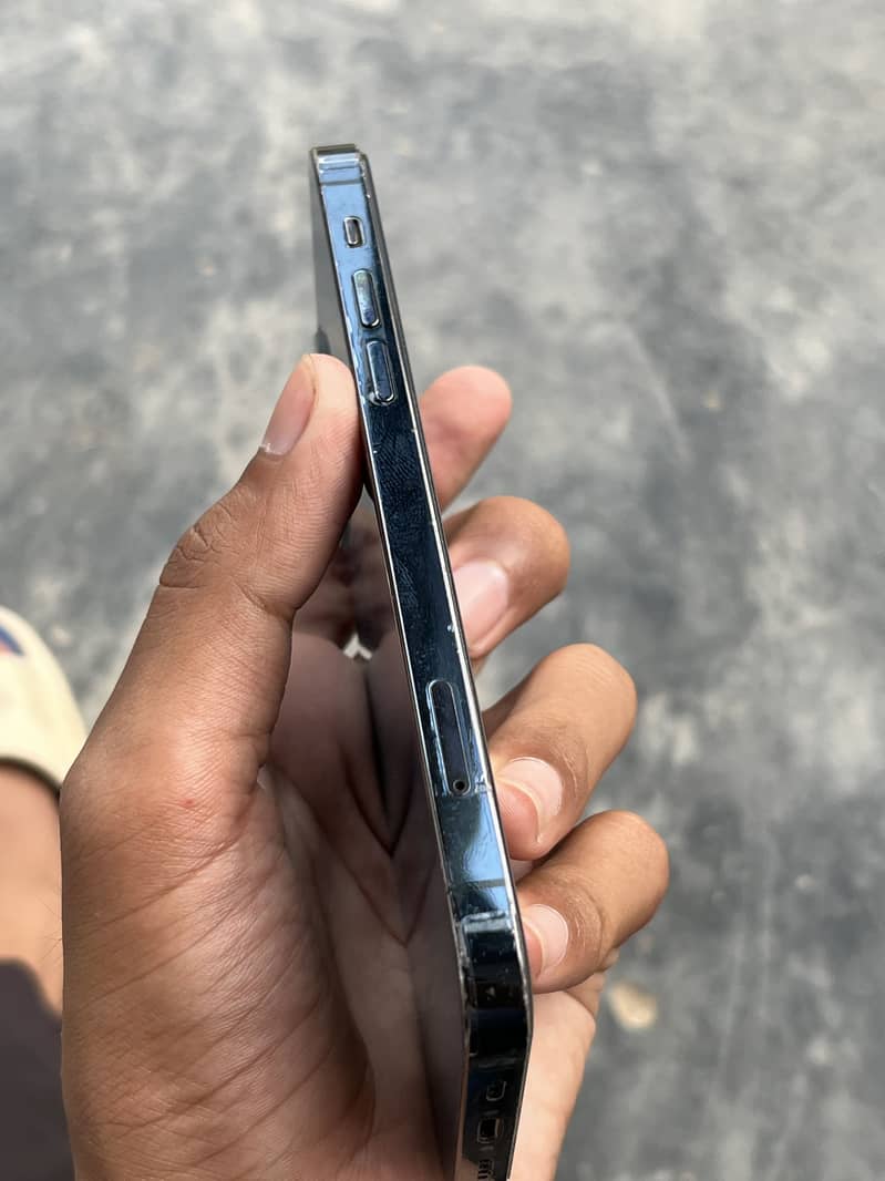 Apple iPhone 12 Pro 3
