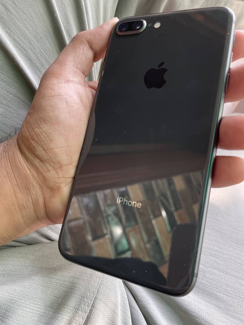 Apple iPhone 8 Plus 3