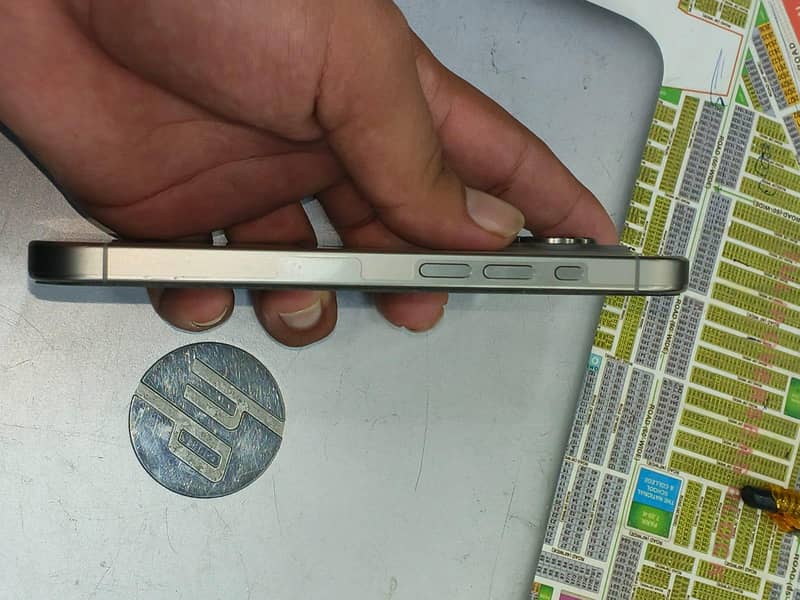 Apple iPhone 15 Pro 3