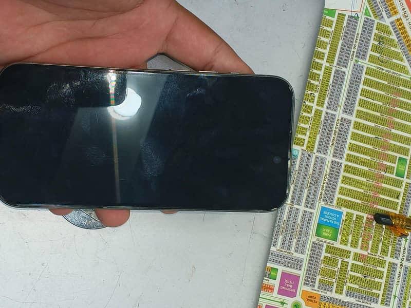 Apple iPhone 15 Pro 4