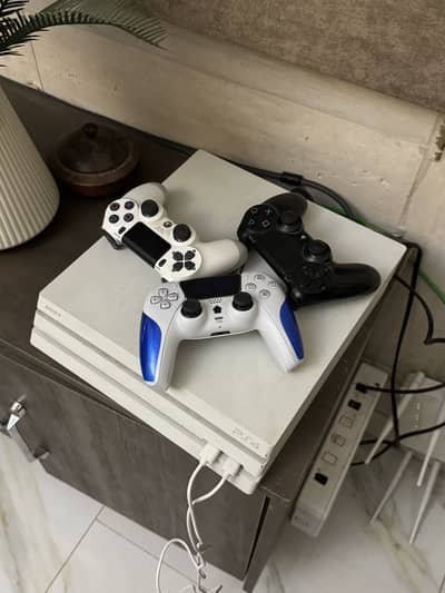 PlayStation 4 pro 1TB jailbreak (glacier edition)