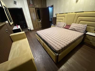 Bedroom Bed Set for Sale in Faisalabad | Bed + Deewan + Dressing Table
