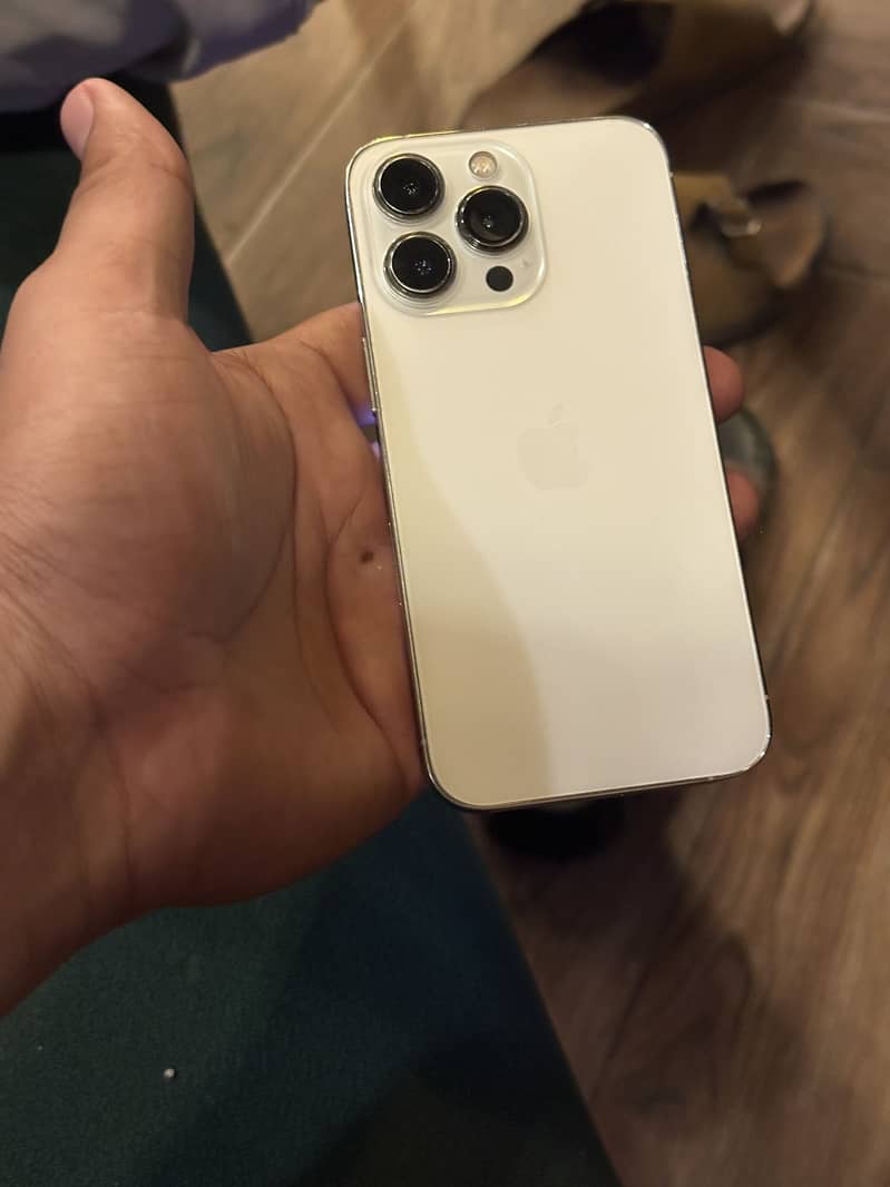 Apple iPhone 13 Pro 2