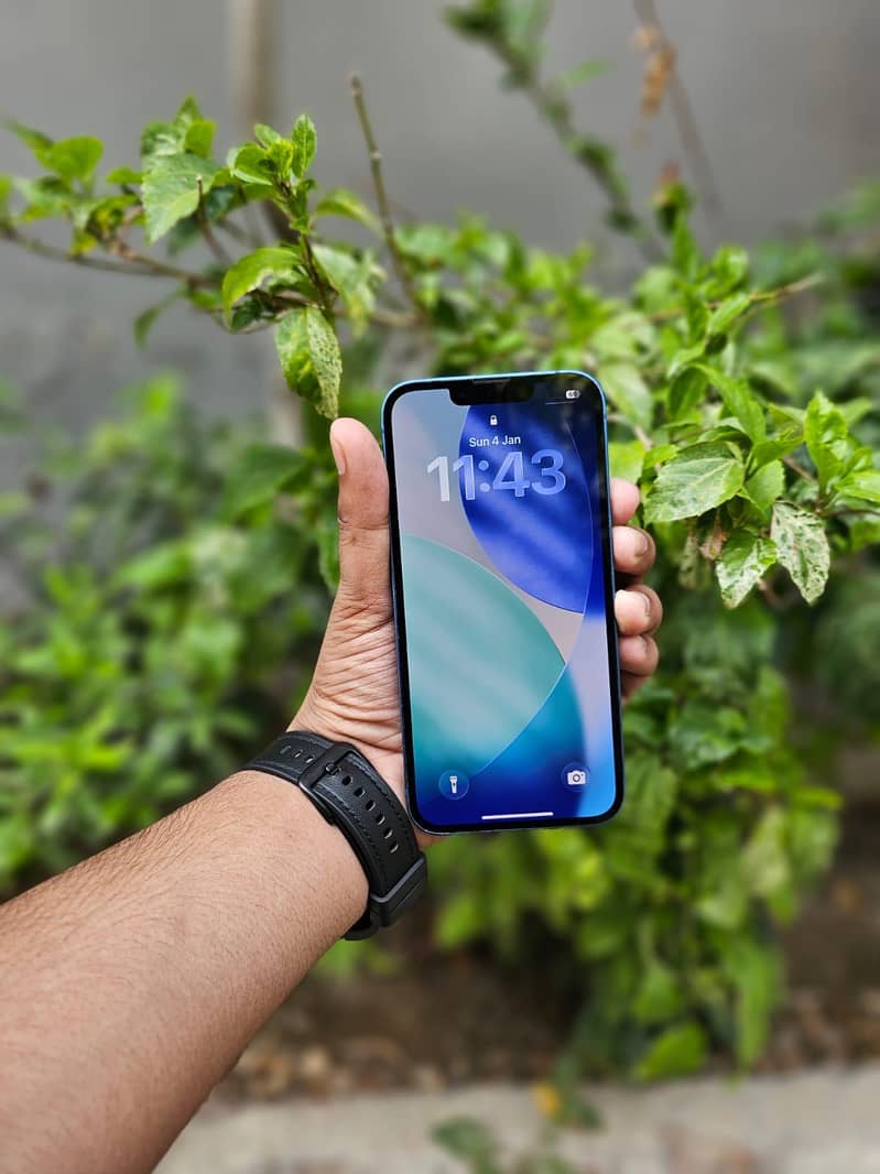 Apple iPhone 13 2