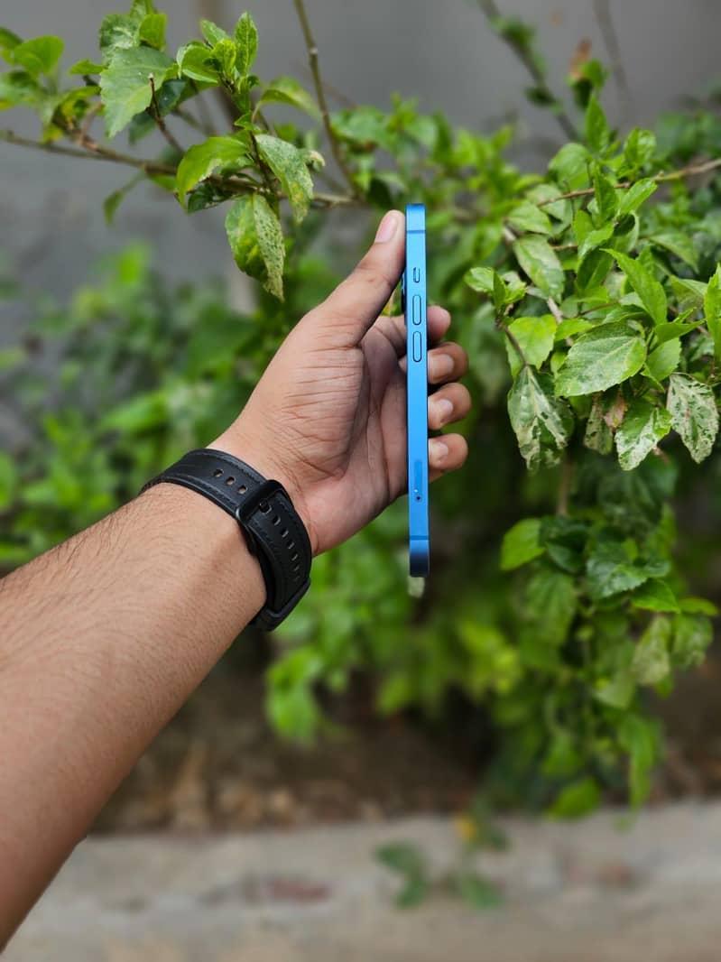 Apple iPhone 13 5