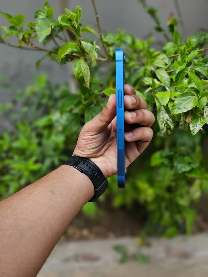 Apple iPhone 13 6