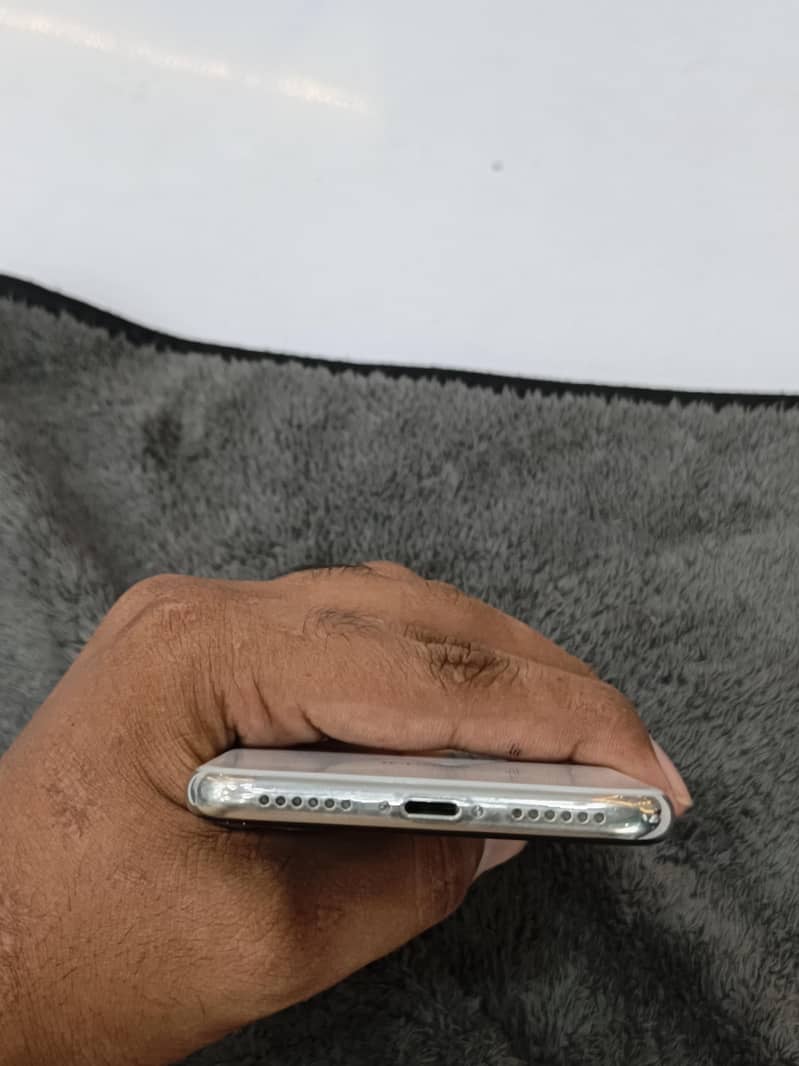 Apple iPhone X 3