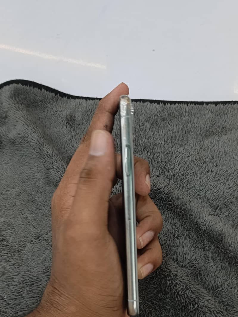 Apple iPhone X 6