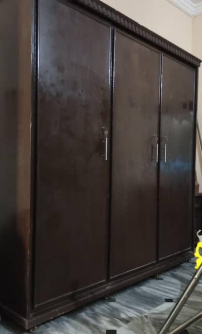 wardrobe for sale/ three door cupboard