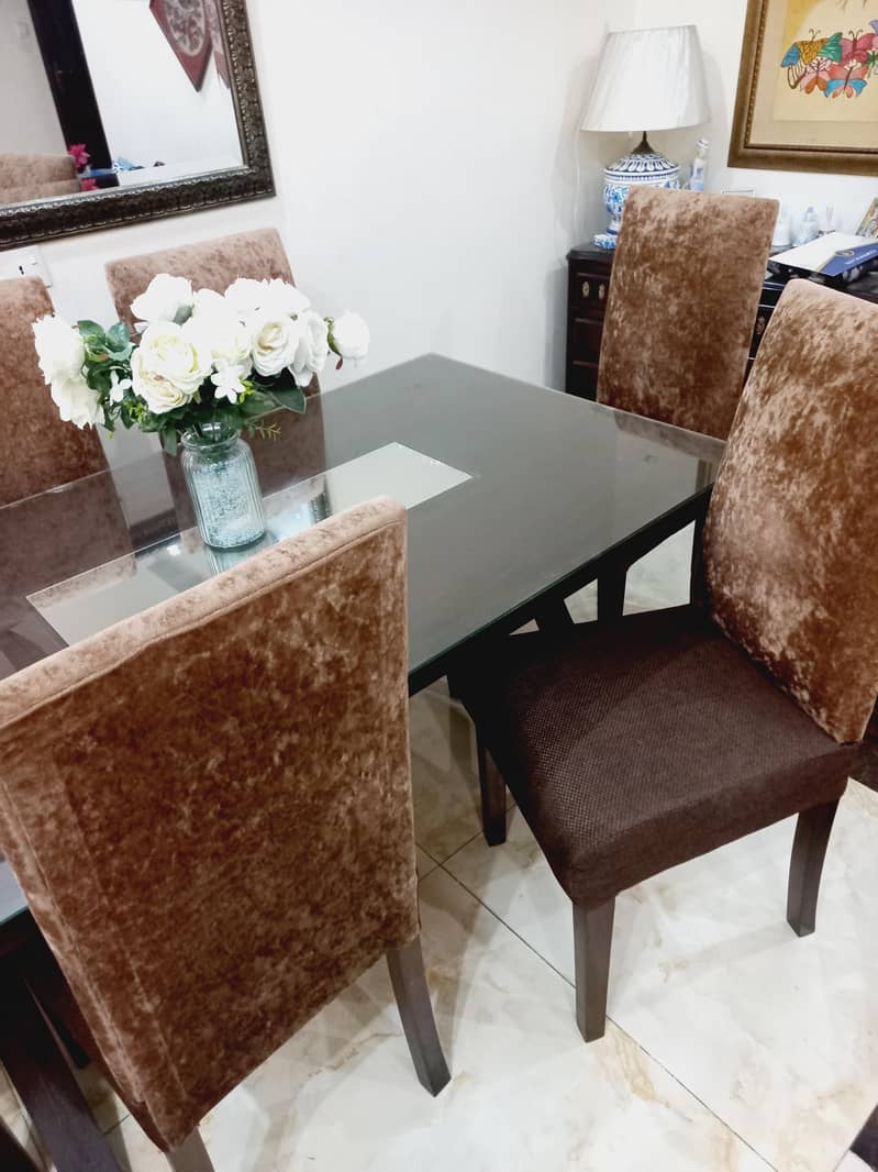 Trendy Dining Table 1