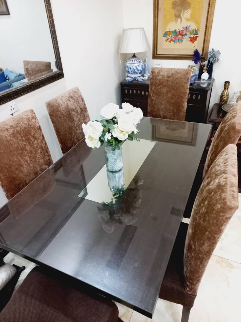 Trendy Dining Table 2