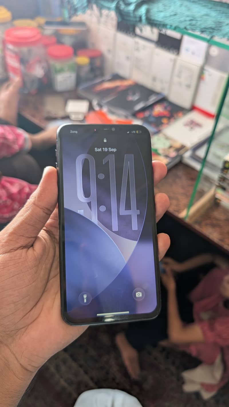 iPhone 11 Pro Max 0