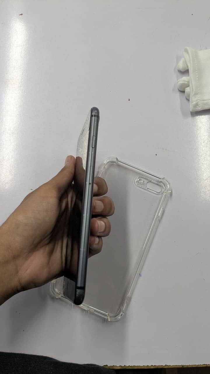 Apple iPhone 8 Plus 3