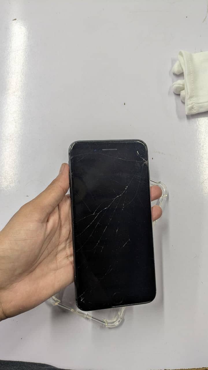 Apple iPhone 8 Plus 4