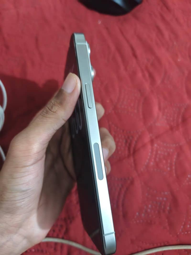 Apple iPhone 15 Pro Max 1