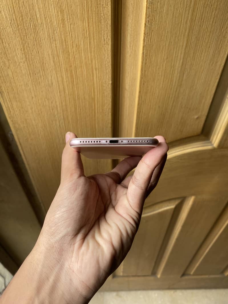 Apple iPhone 7 Plus 2