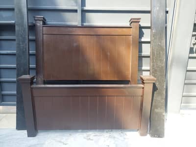 2 single bed with 2 side tables