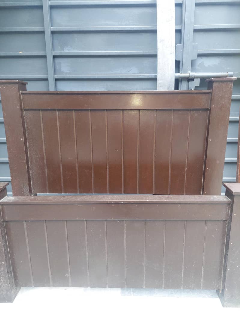 2 single bed with 2 side tables 2